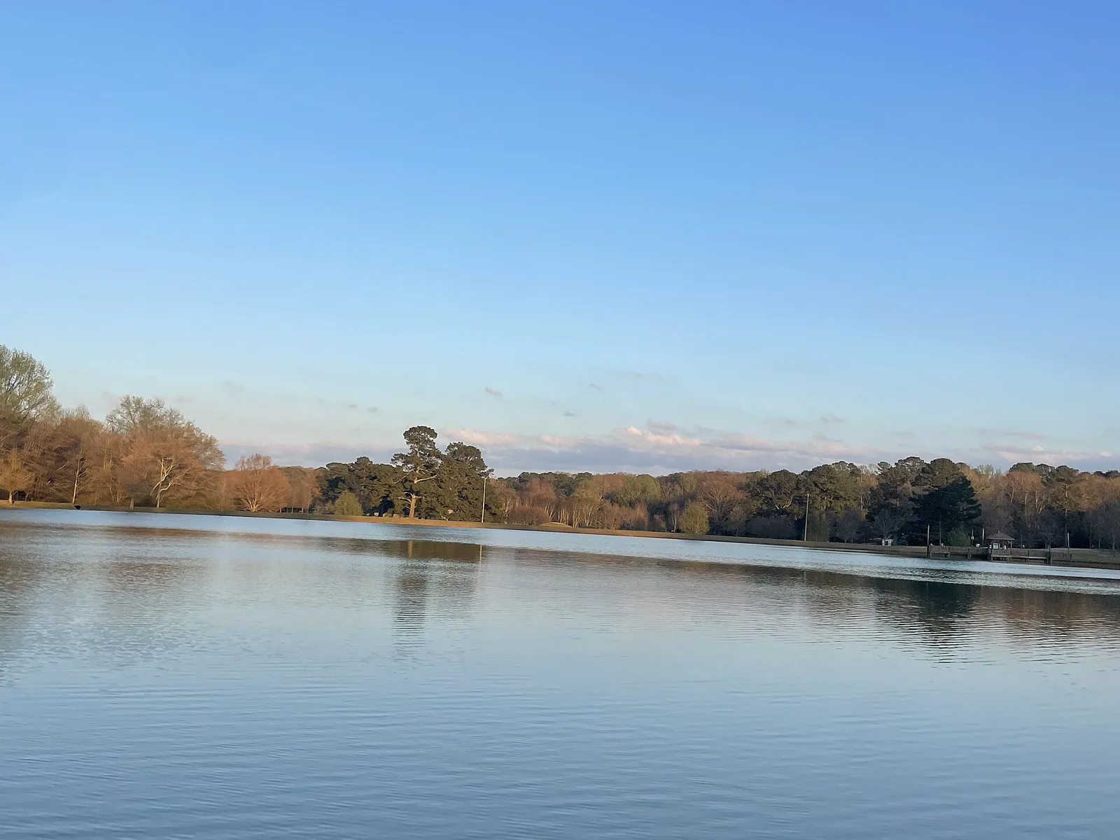 The lake at Lamar Park in Oxford at sunset.